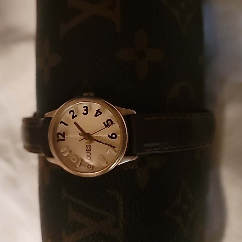 Vintage GUESS 1996 Bubble Glass Goldtone‎ Watch Half & Half Numbers Leather Band